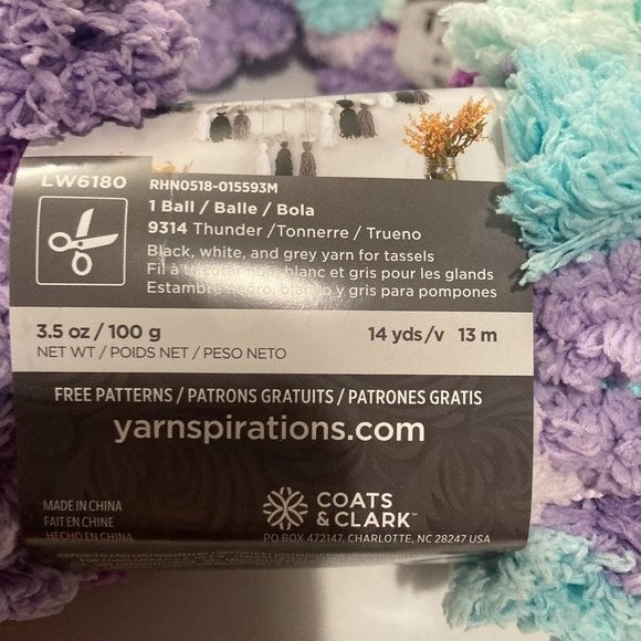 Red Heart Pomp A Doodle Jumbo Yarn Lilac Breeze Light Dark Purple Blue - Picture 6 of 15